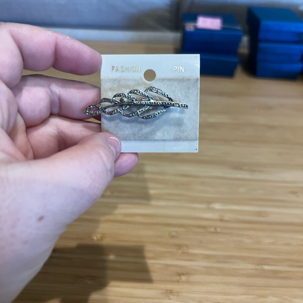 Silver Leaf Fashion Pin